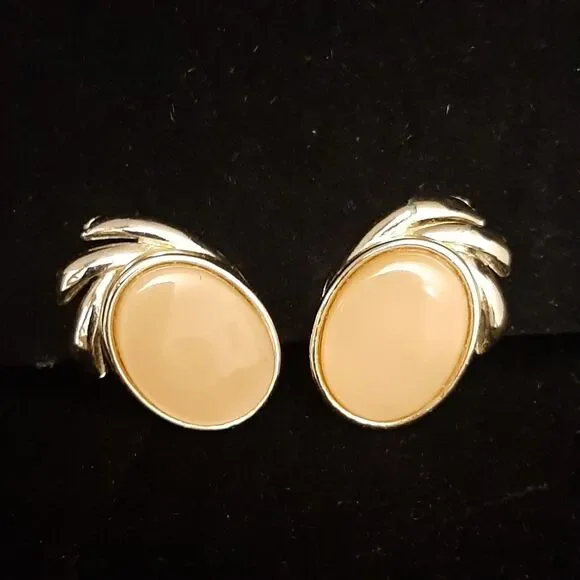 Vintage CORO Clip Earrings Beige Silver Tone Signed Thermoset Moonglow 50's 60's - Picture 2 of 5